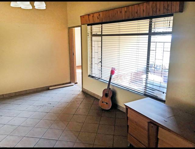 3 BEDROOM HOUSE FOR SALE IN SINOVILLE